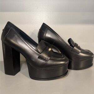 MICHAEL KORS: Black Platform Loafers